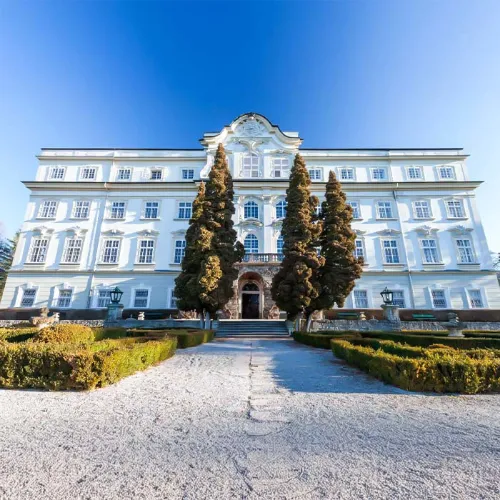 Переход к Salzburg Discovery with Electric Self-Drive Car