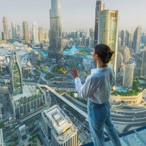 Переход к Sky Views Observatory Dubai