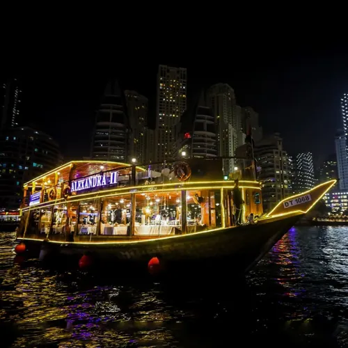 التنقل إلى Alexandra Dhow Cruise Dubai Marina