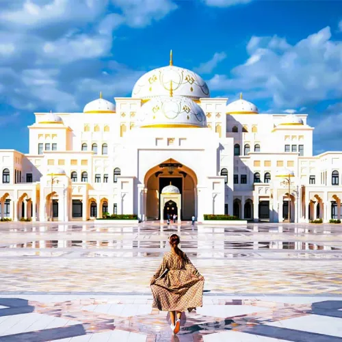 التنقل إلى Abu Dhabi Aladdin Adventure with Mosque, Palaces & Markets – Guided Tour from Dubai