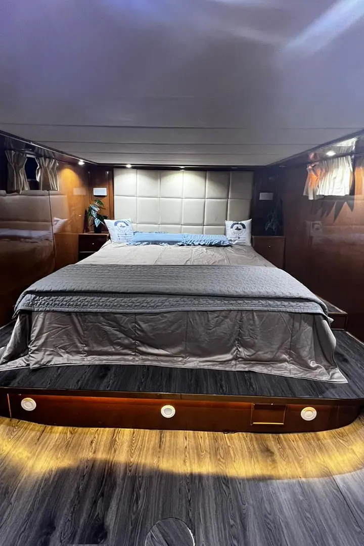 Aurora Sky 80ft Yacht