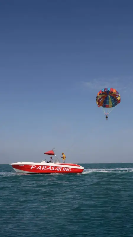 Abu Dhabi Parasailing