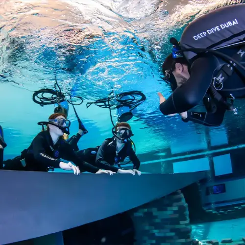 Переход к Deep Dive Dubai Scuba Dive Experience