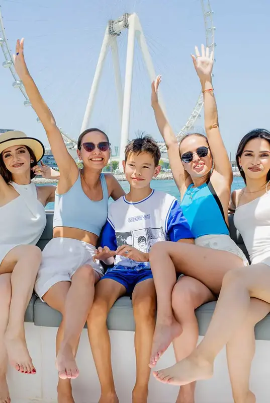 Sharing Dubai luxury Marina Yacht Tour