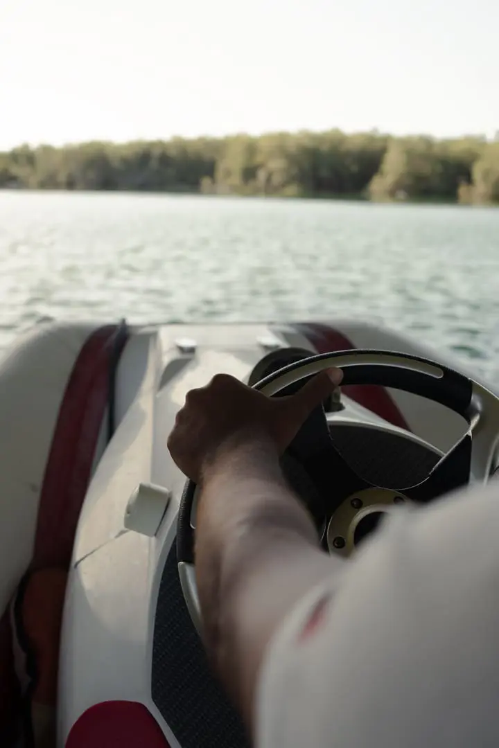 Self-Drive Boat by Rhinos Abu Dhabi