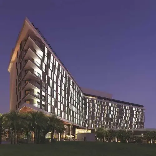 Переход к Stay at Radisson Blue Yas Island and Enjoy Exclusive Park Access