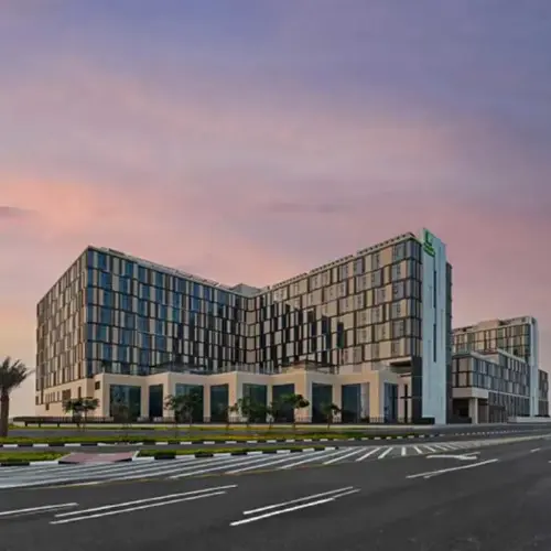 Navigating to the Holiday Inn Al Maktoum
