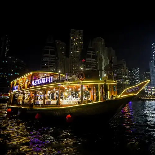 Переход к Alexandra Dhow Cruise Dubai Marina