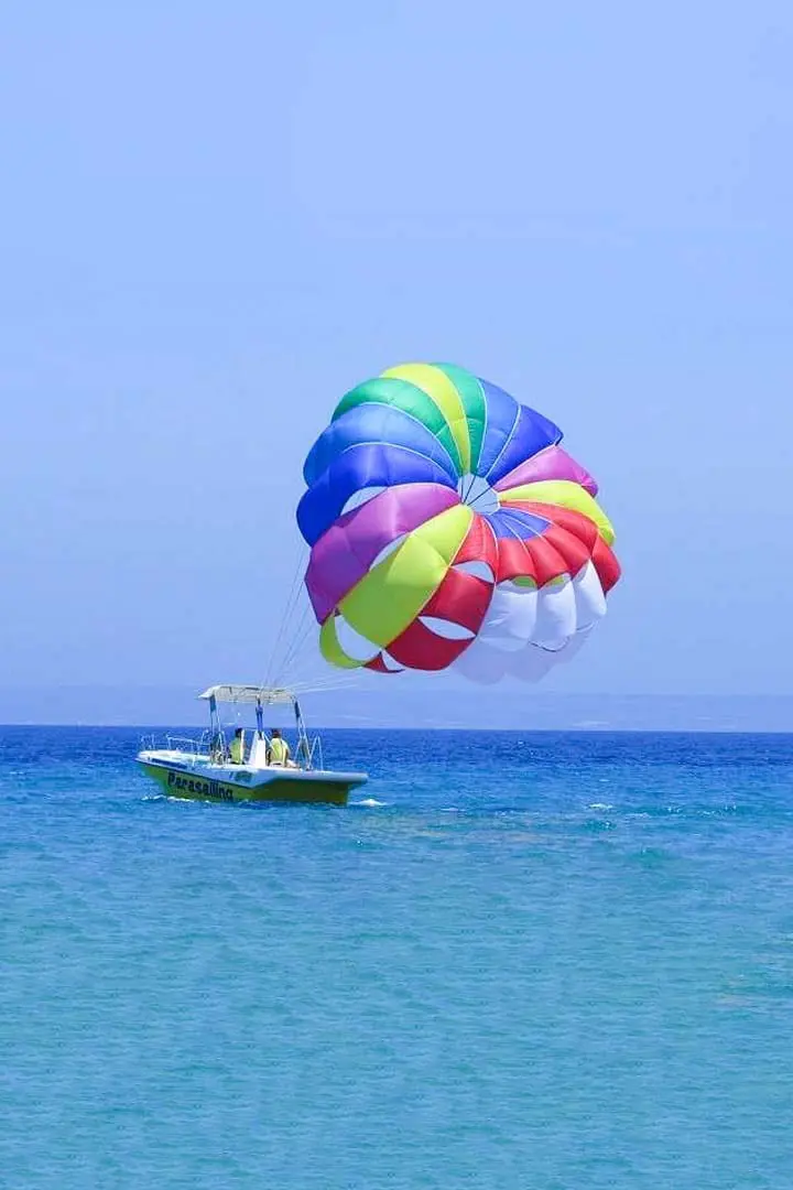 Dubai Luxury Parasailing