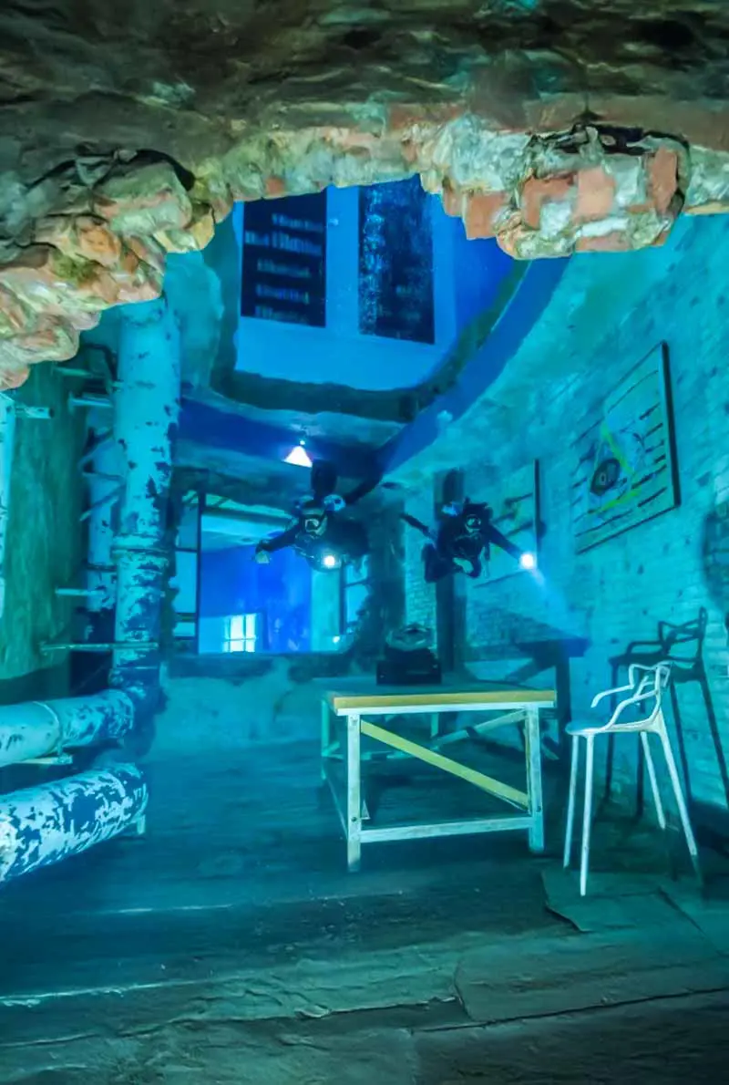 Deep Dive Dubai Scuba Dive Experience