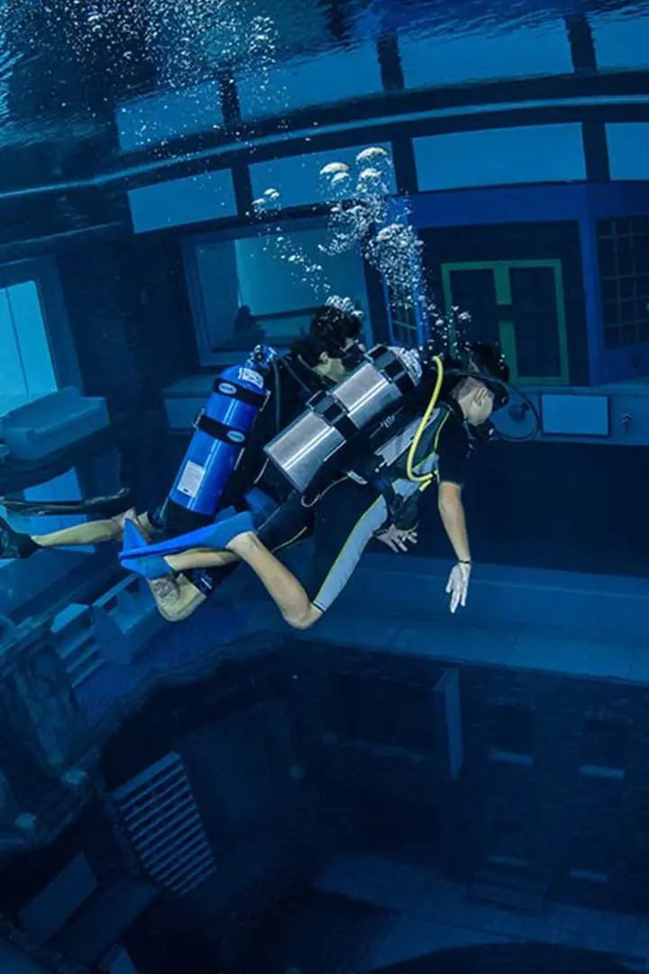 Deep Dive Dubai Scuba Dive Experience