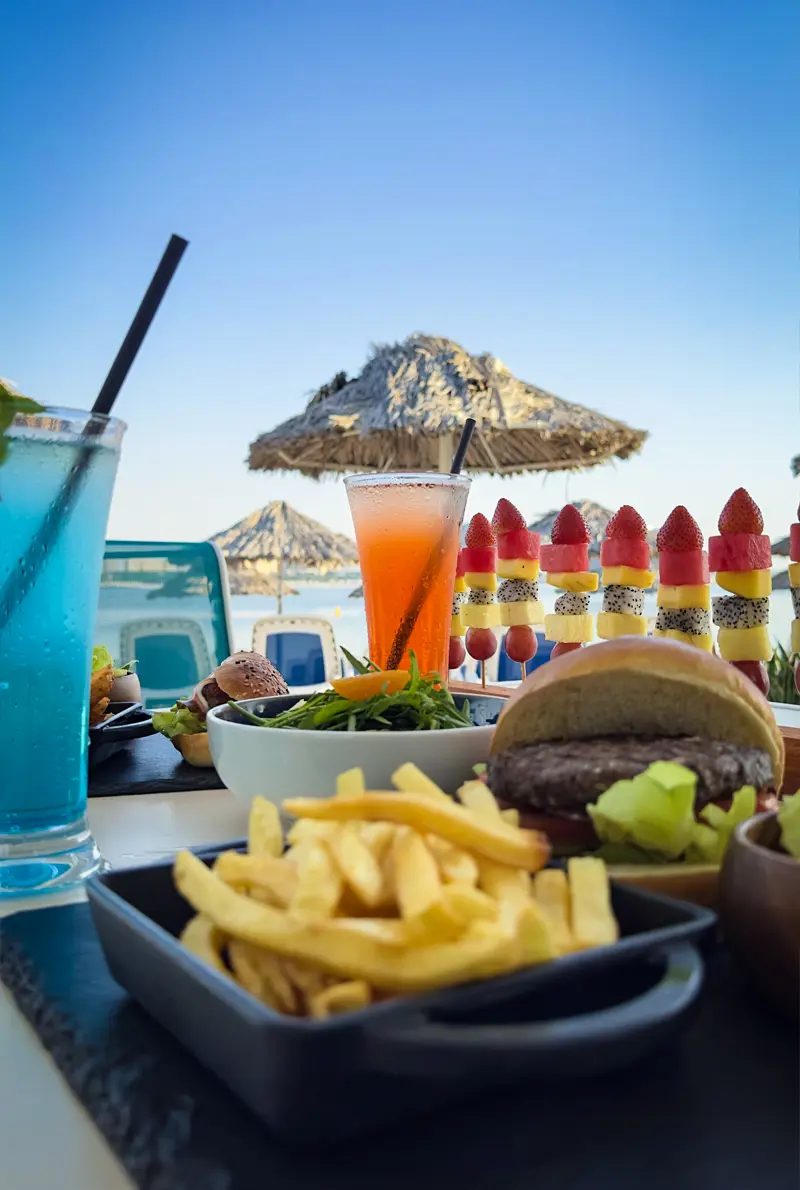 Private Turtle Beach cafe-Pull man resorts