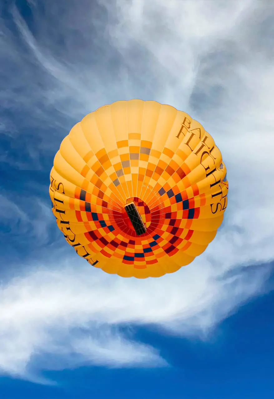 Dubai Hot Air Balloon flights up in the sky