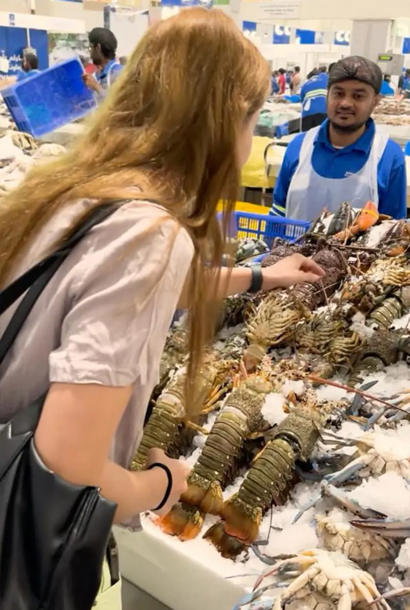 Cha Cha Boats Fish Market Tour