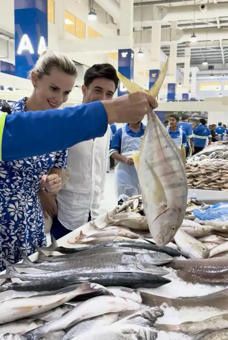 Cha Cha Boats Fish Market Tour