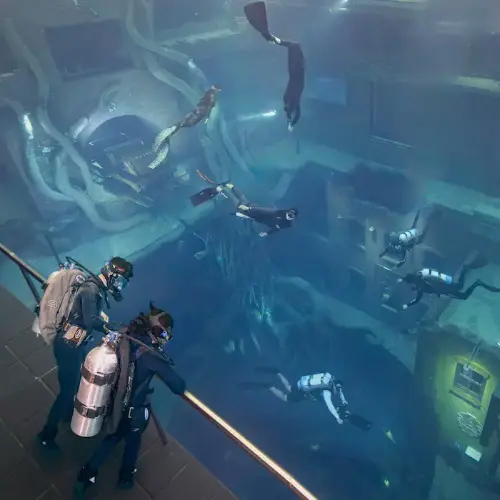 التنقل إلى Deep Dive Dubai Sunken City Walk Experience