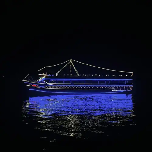 التنقل إلى Cruising in Oberoi Dhow Cruise in Creek